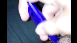 Anja si masturba con una penna...