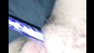 Anja si masturba con una penna...