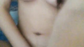 Cinesina arrapata si masturba