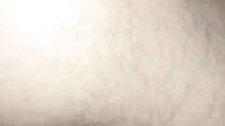 Ci masturbiamo sotto le coperte