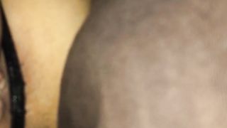 Ci masturbiamo sotto le coperte