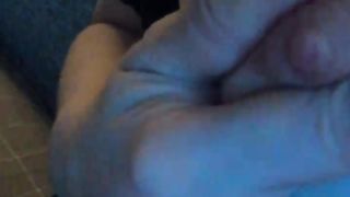 Anja giocherella con i capezzoli