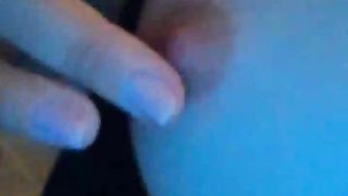 Anteprima del video: Anja giocherella con i capezzoli