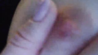 Anja giocherella con i capezzoli