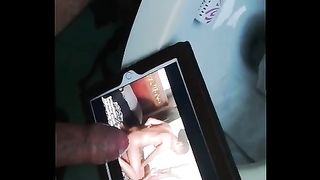 Mega sborrata su video lesbo