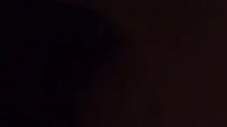 Coppia orientale scopa a letto