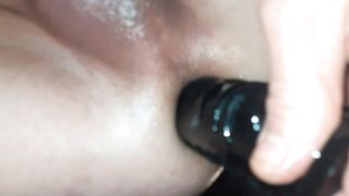 Mi sfondo il culo con bel dildo