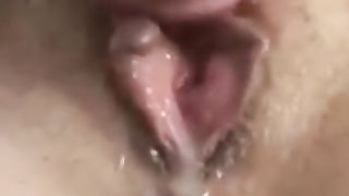 Amica le lecca la figa e lei viene