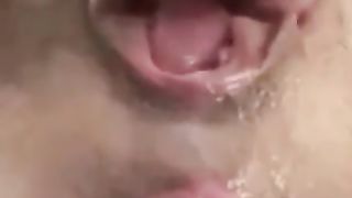 Amica le lecca la figa e lei viene