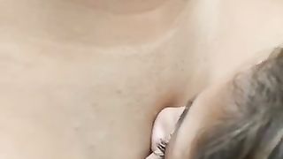 Amica le lecca la figa e lei viene