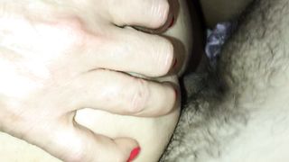 Moglie scopata e sborrata davanti al marito cornuto