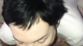 Mia moglie spompina il mio collega di lavoro superdotato