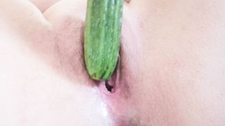 Mi masturbo con una zucchina...