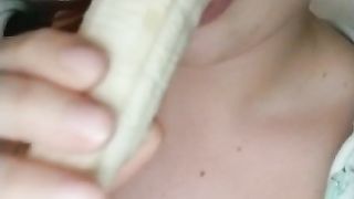 Anteprima del video: La prende tutta in bocca...