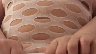 La tettona ha sempre voglia di toccarsi