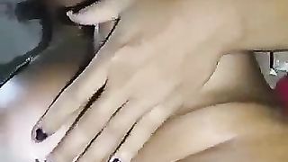 Studentessa si masturba la sua viscida vagina