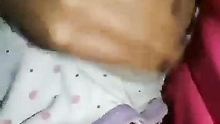 Studentessa si masturba la sua viscida vagina