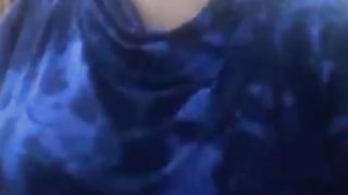 Bella araba si masturba