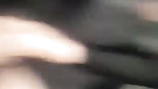 Pompino in auto ad un amico