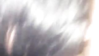 Pompino in auto ad un amico