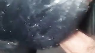 Pompino in auto ad un amico