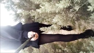 Io in mini collant e tacco alto