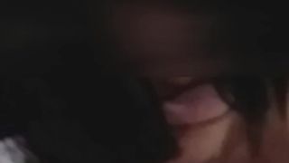 Mia moglie lo succhia e lo lecca