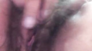 La mia amica in assenza del mio cazzo si masturba