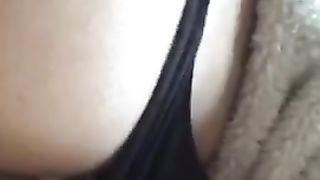 Mentre mi pompa l’uccello,  le faccio un bel ditalino