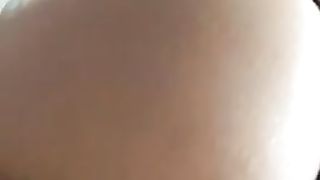 Mentre mi pompa l’uccello,  le faccio un bel ditalino