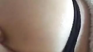 Mentre mi pompa l’uccello,  le faccio un bel ditalino