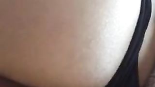 Mentre mi pompa l’uccello,  le faccio un bel ditalino