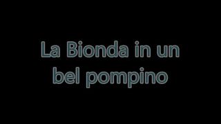 LA BIONDA IN UN BEL POMPINO 2