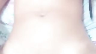 Bella ragazza in quarantena si masturba