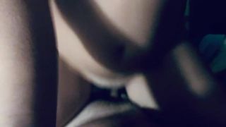 La mia tettona mi cavalca fino a venire