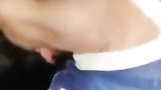 Bella ragazza lo prende in gola