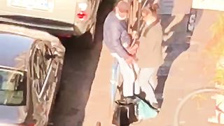 Pompino in strada con il covid-19