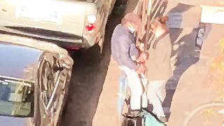 Anteprima del video: Pompino in strada con il covid-19