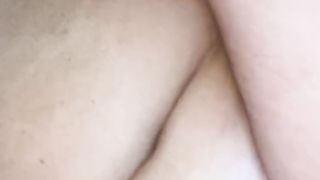 Porca napoletana lo prende nella fica giusto in tempo...