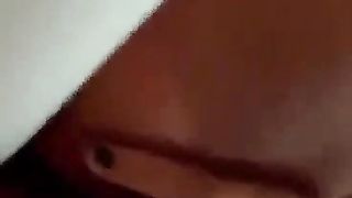 Bella tettona che esibisce le sue splendide poppe