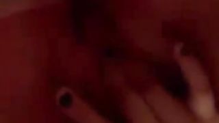 Bella tettona che esibisce le sue splendide poppe