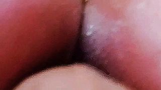 Un culo fantastico in eccitante movimento mi fa sborrare