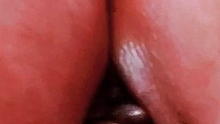 Un culo fantastico in eccitante movimento mi fa sborrare