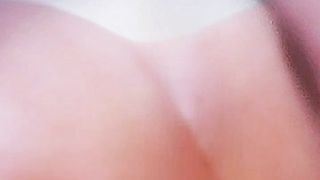 Un culo fantastico in eccitante movimento mi fa sborrare