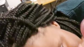 La mia neretta mi succhia il cazzo