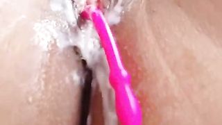 Latina tettona che ha un forte orgasmo