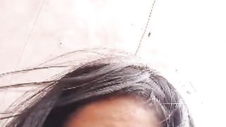 Latina tettona che ha un forte orgasmo