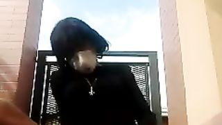 Mi meno il cazzo sul terrazzo