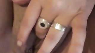 Una calda latina si masturba e gode