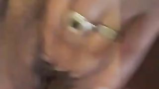 Una calda latina si masturba e gode